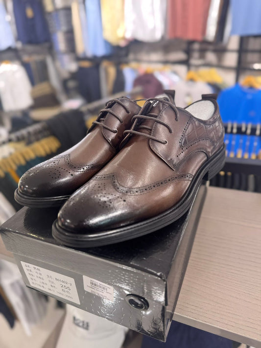 Men's lace-up derbies (black) Men's wingtip brogue derbies (brown)